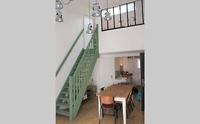 Superbe DUPLEX de 70m2 avec 2 CHAMBRES en HYPER CENTRE au CALME sur COUR classé 3 ETOILES avec PARKING en option